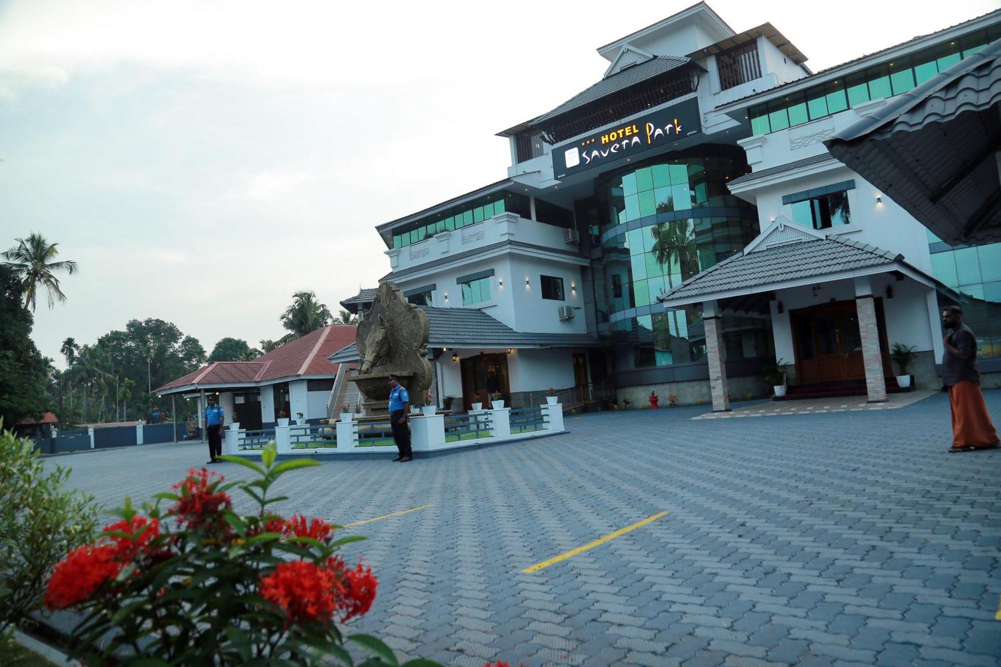 Hotel Savera Park Thrissur Εξωτερικό φωτογραφία